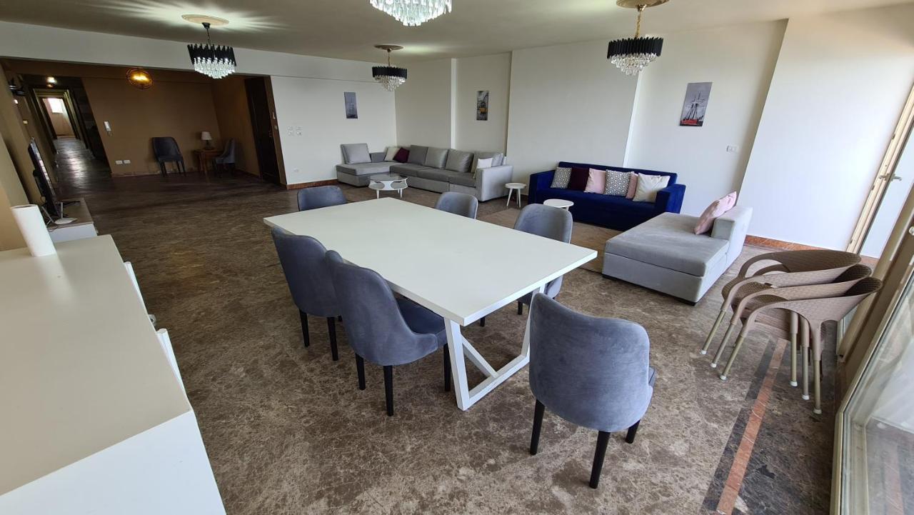Midpoint Sea View - Families Only Apartment *