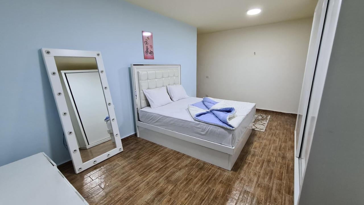 Midpoint Sea View - Families Only *