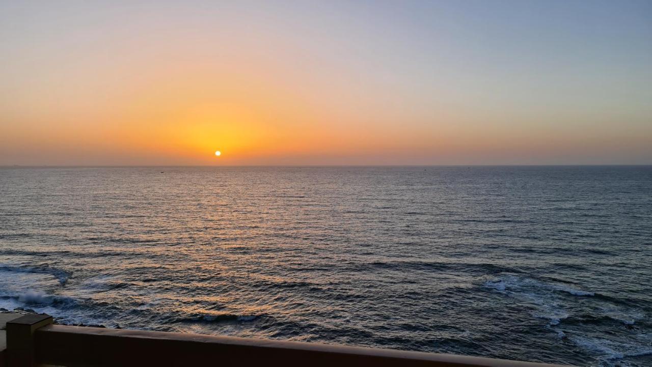 Midpoint Sea View - Families Only *