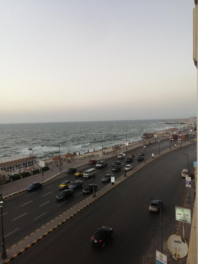 Midpoint Sea View - Families Only Apartment