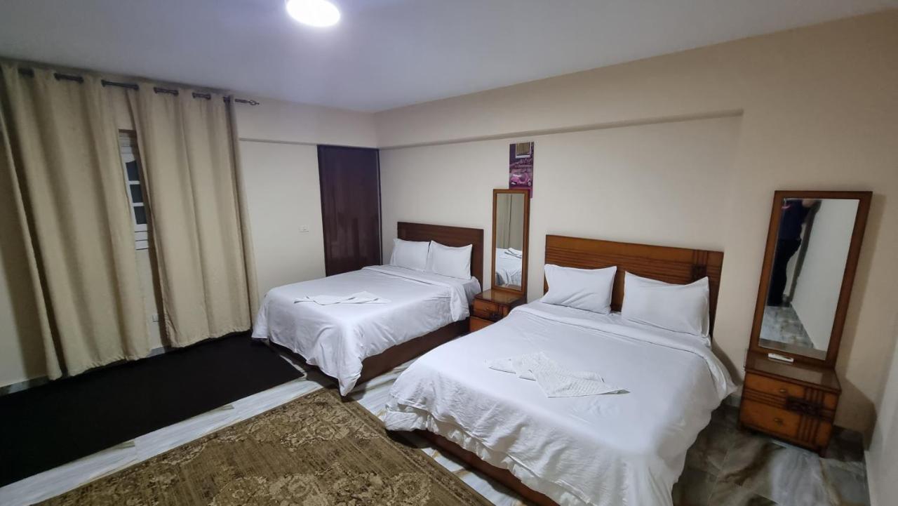 Midpoint Sea View - Families Only Apartment