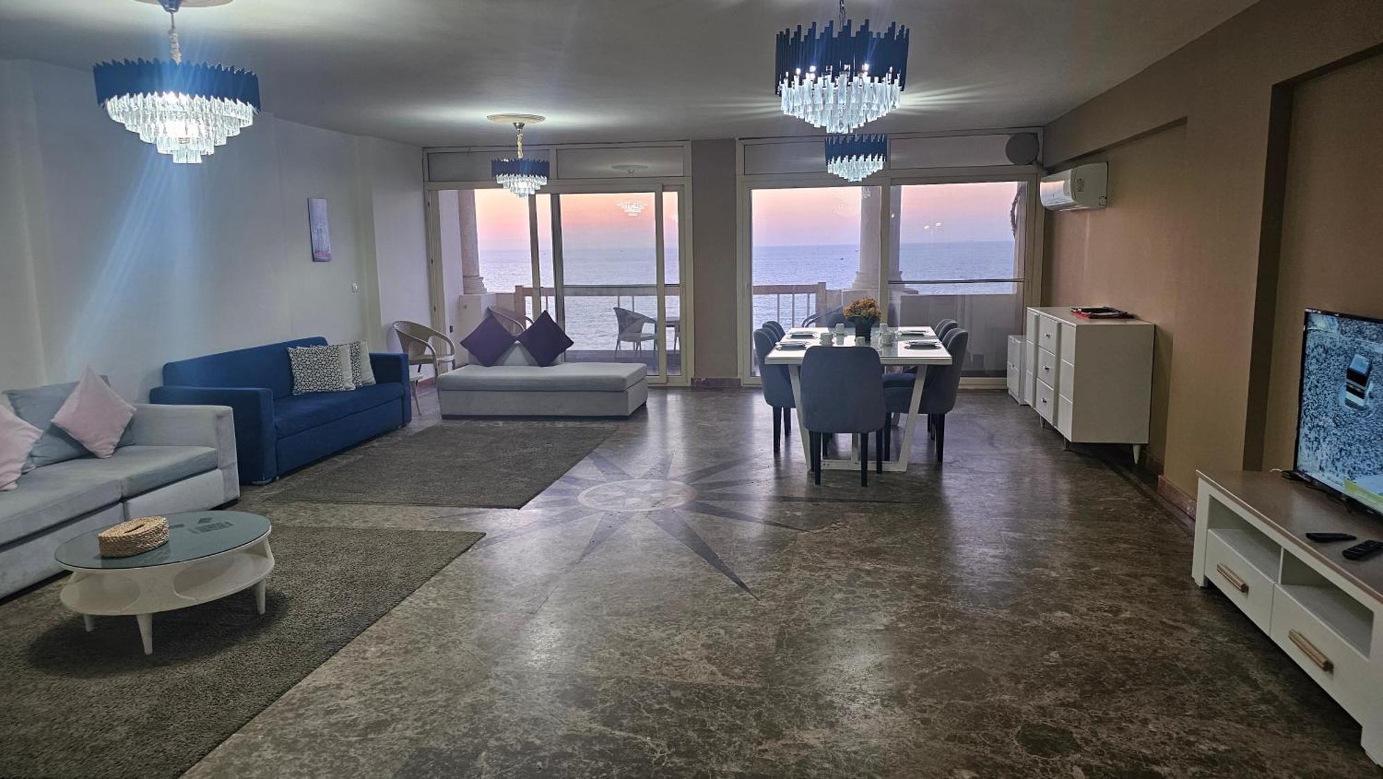 Midpoint Sea View - Families Only Apartment *