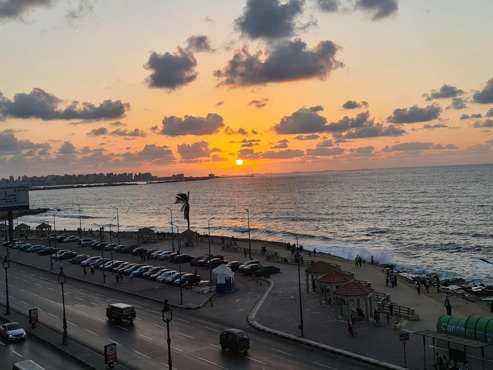 Midpoint Sea View - Families Only Alexandria