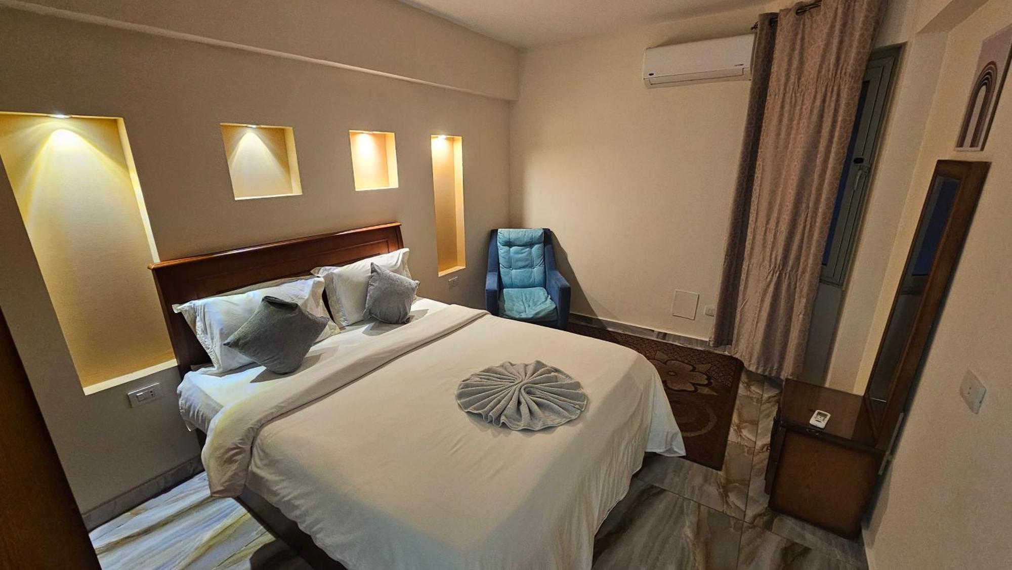 Midpoint Sea View - Families Only Apartment
