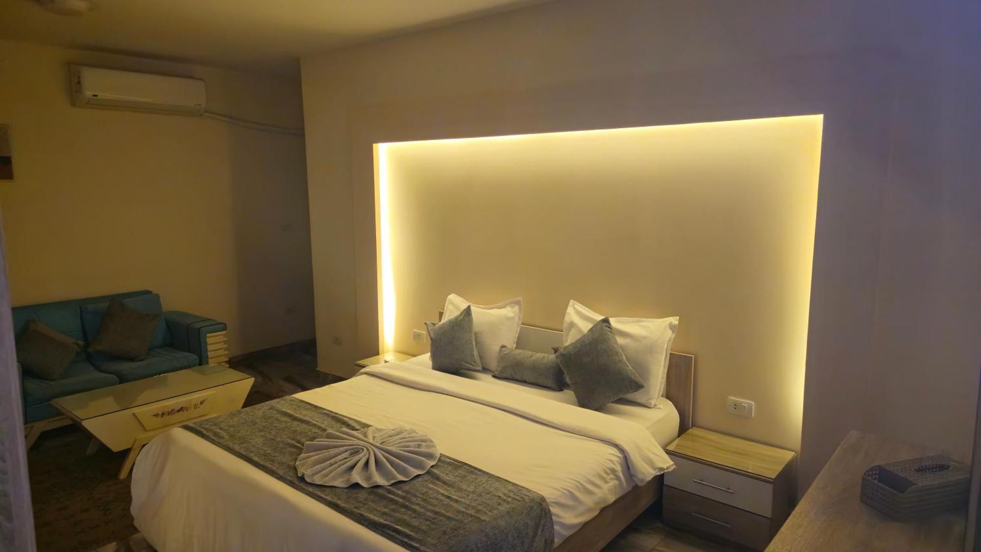 Midpoint Sea View - Families Only Apartment *