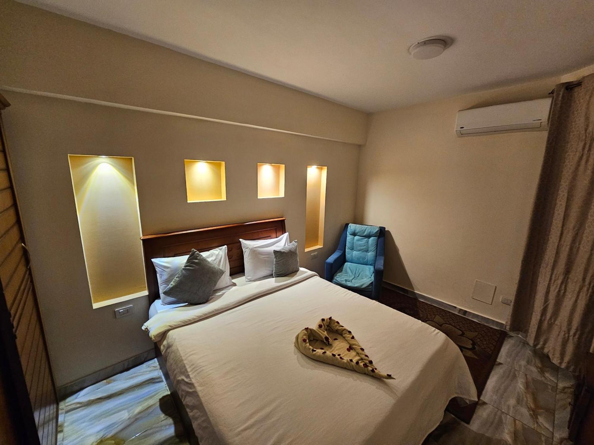 Apartment Midpoint Sea View - Families Only Alexandria