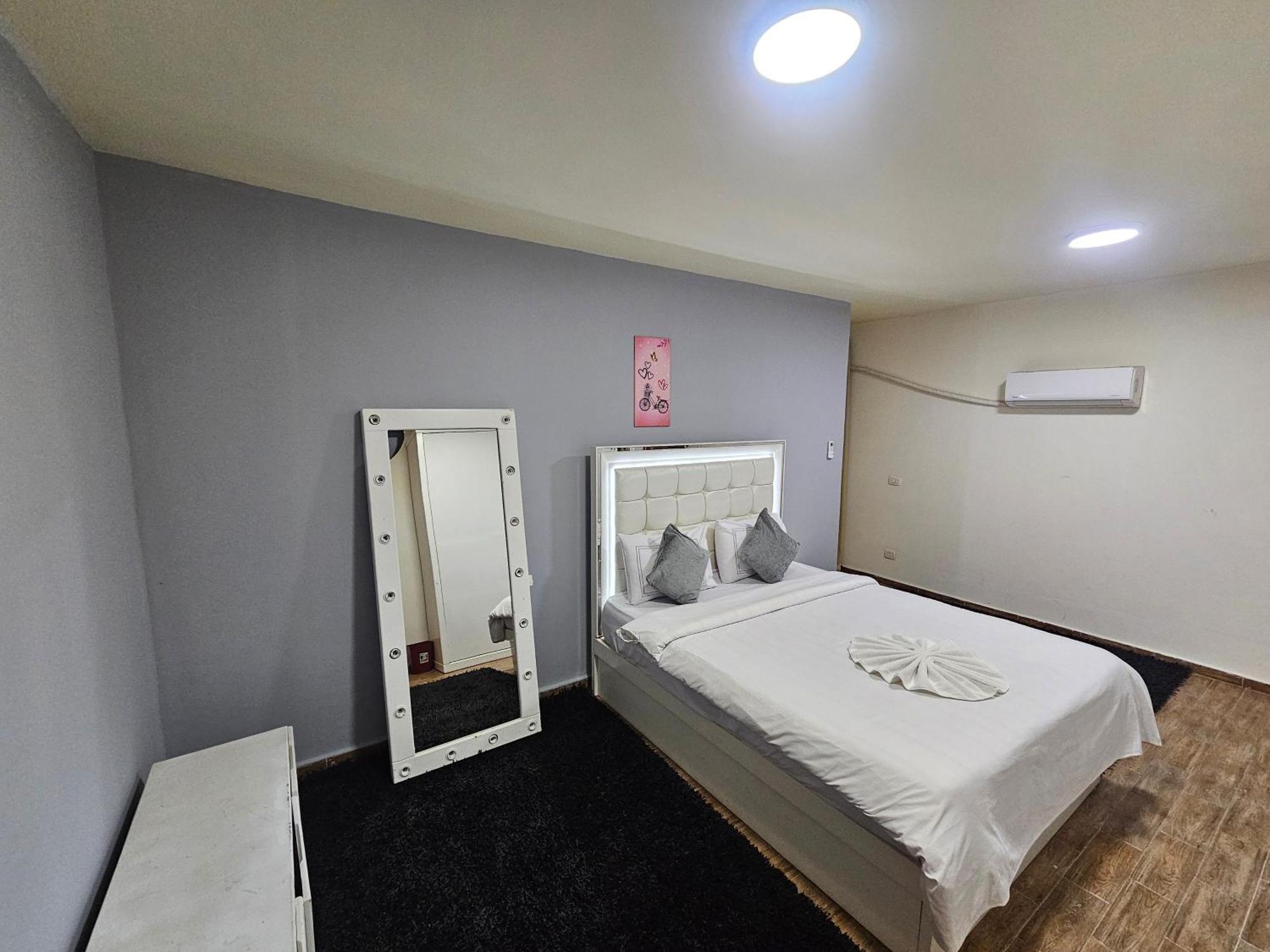 Apartment Midpoint Sea View - Families Only Alexandria
